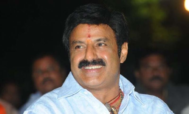 చాలా సార్లు నిర్మాతగా మారి సినిమాలు తీయాలనుకున్న బాలకృష్ణ తన తండ్రి బయోపిక్ తో నిర్మాతగా మారాడు. కానీ మొదటి సినిమాకే నిర్మాతగా చేతులు కాల్చుకున్నాడు.