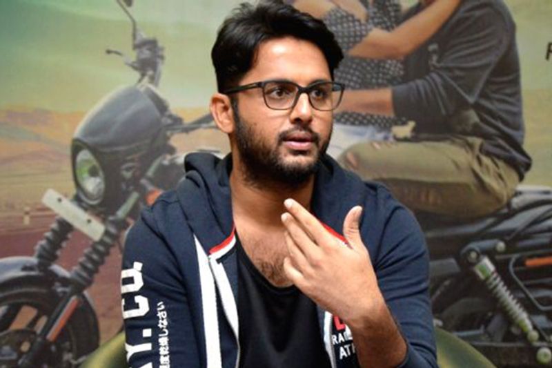 నితిన్ నిర్మాతగా ప్రయత్నించి ఘోరంగా దెబ్బ తిన్నాడు.. అఖిల్ ని సక్సెస్ ఫుల్ హీరోగా లాంచ్ చేయడంలో ఫెయిల్ అయ్యాడు. 'అఖిల్' చిత్రంతో భారీ నష్టాలను చవిచూడాల్సి వచ్చింది.