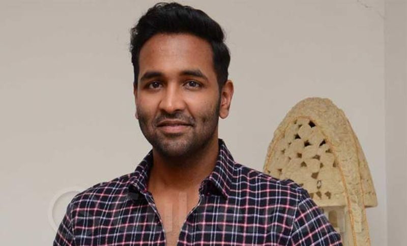 మంచు ఫ్యామిలీకి సొంత బ్యానర్ ఉన్నా.. మంచు విష్ణు '24 ఫ్రేమ్స్' అనే బ్యానర్ స్థాపించి 'వస్తాడు నారాజు' సినిమా తీశాడు. ఈ సినిమా డిజాస్టర్ అయింది. ఆ తరువాత తమ్ముడు మంచు మనోజ్ తో 'కరెంట్ తీగ' తీయగా అది కూడా షాక్ కొట్టింది. నష్టాలు పట్టించుకోకుండా నిర్మాతగా సినిమాలు తీసిన మంచు విష్ణు ఇప్పుడు నిర్మాణానికి దూరంగా ఉంటున్నాడు.