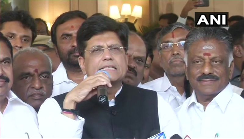గత రెండు వారాలుగా అన్నాడీఎంకే నేతలతో కేంద్ర మంత్రి పీయూష్ గోయల్ చర్చలు జరుపుతున్న విషయం తెలిసిందే. తాజాగా మరోసారి ఆయర మంగళవారం తమిళనాడు ముఖ్యమంత్రి, అన్నాబీఎంకే కీలక నేత పళని స్వామి, డిప్యూటి సీఎం పన్నీరు సెల్వంలతో సమావేశమయ్యారు. ఈ సందర్భంగా ఇరు పార్టీలు పొత్తుల విషయంలో స్పష్టతకు వచ్చాయి. రాజధాని చెన్నైలో జరిగిన సమావేశం అనంతరం అన్నాడీఎంకే నాయకులతో కలిసి పీయూష్ గోయల్ మీడియాతో మాట్లాడారు. ఈ సందర్భంగా అన్నాడీఎంకే ఎన్డీఏలో భాగస్వామిగా మారినట్లు వెల్లడించారు. త్వరలో రాష్ట్రవ్యాప్తంగా 21 అసెంబ్లీ స్థానాలకు జరగనున్న బైపోల్స్ లో అన్నాడీఎంకే అభ్యర్థులకు బిజెపి మద్దుతుగా వుంటుందన్నారు. అలాగే లోక్ సభ ఎన్నికల్లోనూ ఇరు పార్టీలు కలిసి పనిచేస్తాయని గోయల్ ప్రకటించారు. రాష్ట్రంలో జరిగే ఎన్నికల్లో పళని స్వామి, పన్నీరు సెల్వం నాయకత్వంలో ఇరుపార్టీలు కలిసి పనిచేస్తాయని గోయల్ తెలిపారు. అలాగే కేంద్రంలో మోదీ నాయకత్వంలో అన్నాడీఎంకే, బిజెపిలు కలిసి పనిచేస్తాయని పీయుష్ గోయల్ వెల్లడించారు.