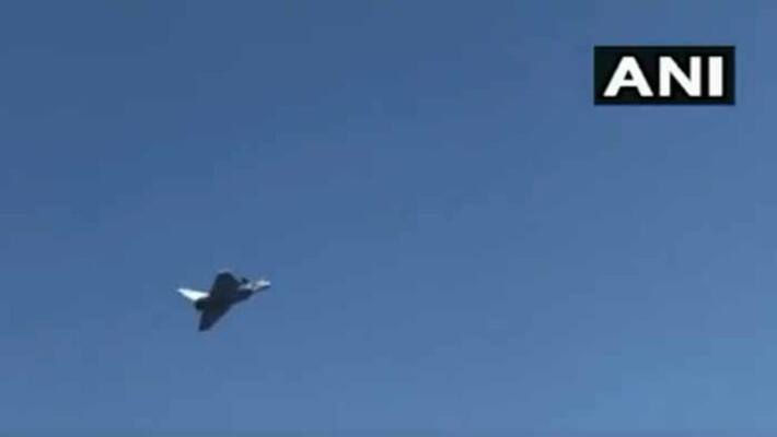 rafale jet fighter flies in bengaluru air show rafale jet fighter flies in bengaluru air show