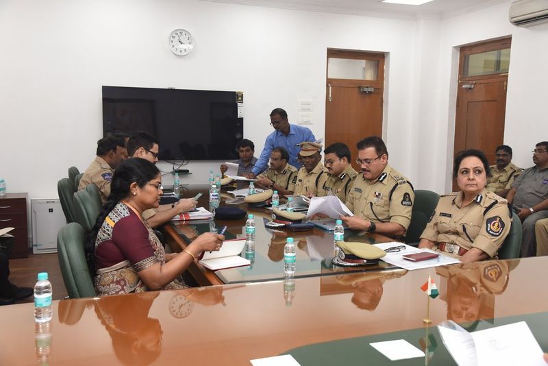 తెలంగా అసెంబ్లీ సమావేశాల ఏర్పాట్లపై స్పీకర్ సమీక్ష(ఫోటోలు)