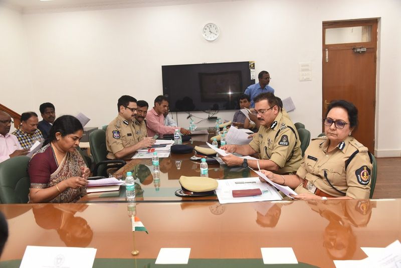తెలంగా అసెంబ్లీ సమావేశాల ఏర్పాట్లపై స్పీకర్ సమీక్ష(ఫోటోలు)