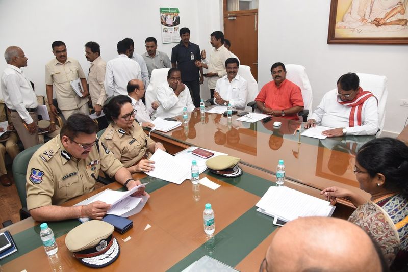 తెలంగా అసెంబ్లీ సమావేశాల ఏర్పాట్లపై స్పీకర్ సమీక్ష(ఫోటోలు)