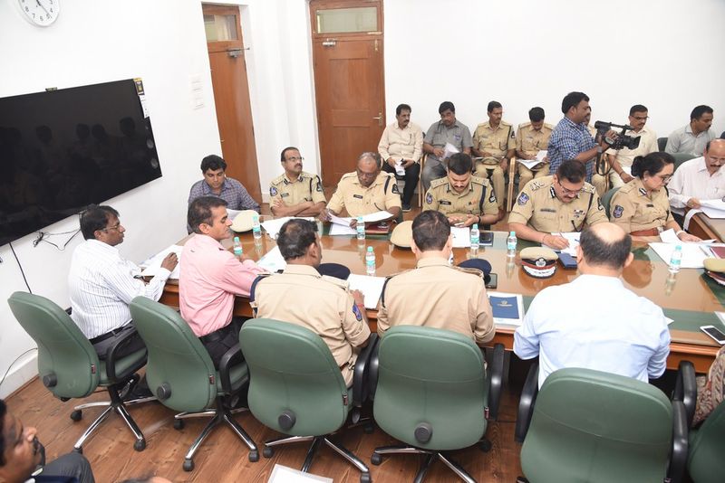 తెలంగా అసెంబ్లీ సమావేశాల ఏర్పాట్లపై స్పీకర్ సమీక్ష(ఫోటోలు)