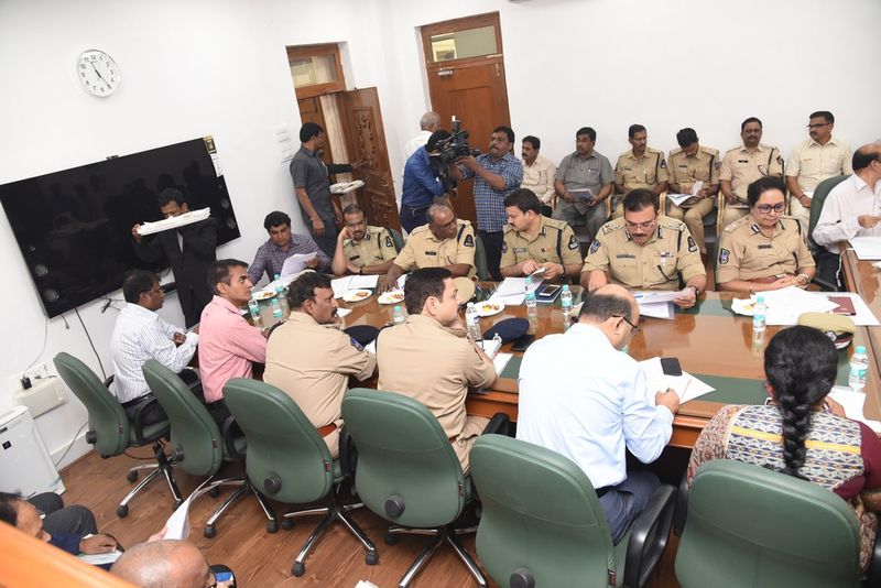 తెలంగా అసెంబ్లీ సమావేశాల ఏర్పాట్లపై స్పీకర్ సమీక్ష(ఫోటోలు)