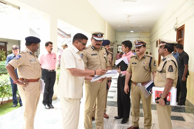 తెలంగా అసెంబ్లీ సమావేశాల ఏర్పాట్లపై స్పీకర్ సమీక్ష(ఫోటోలు)