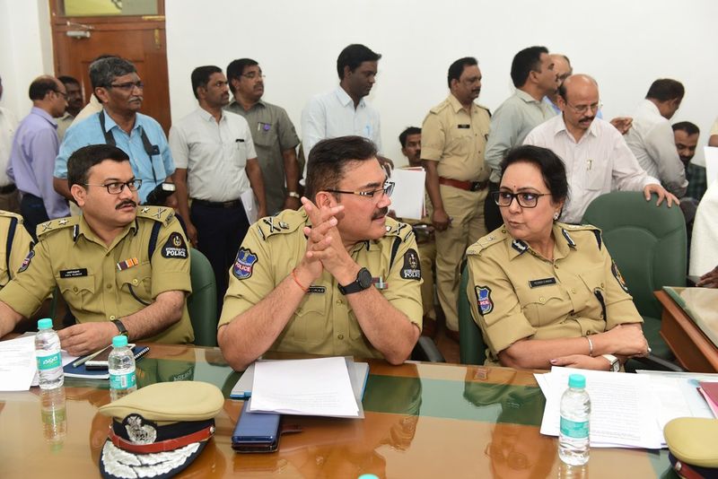 తెలంగా అసెంబ్లీ సమావేశాల ఏర్పాట్లపై స్పీకర్ సమీక్ష(ఫోటోలు)