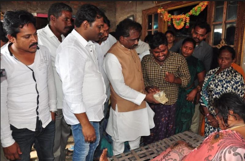 బుధవారం స్క్రీనింగ్ కమిటీ ముందుకు 170 మంది వచ్చారు. మాదాసు గంగాధరం, అర్హం ఖాన్, టి.శివశంకర్, మహేందర్ రెడ్డి, పి.హరిప్రసాద్ లతో కూడిన స్క్రీనింగ్ కమిటీ ఆశావహులతో మాట్లాడి పరిశీలన చేస్తోంది. బుధవారం ఉత్తరాంధ్ర, రాయలసీమ జిల్లాలవారు ఎక్కువ మంది వచ్చారు.