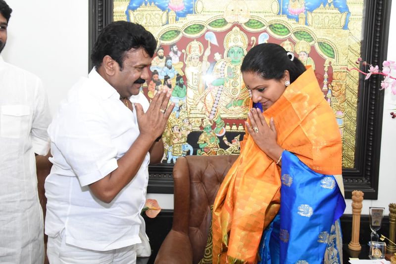 కవిత, కేటీఆర్లను కలిసిన మంత్రి తలసాని (ఫోటోలు)