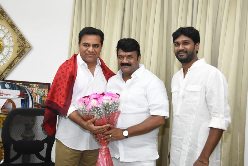 కవిత, కేటీఆర్లను కలిసిన మంత్రి తలసాని (ఫోటోలు)