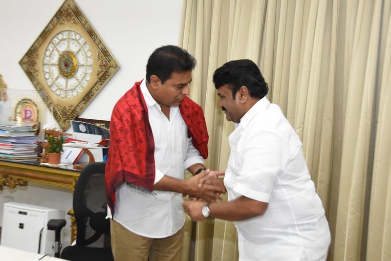 కవిత, కేటీఆర్లను కలిసిన మంత్రి తలసాని (ఫోటోలు)
