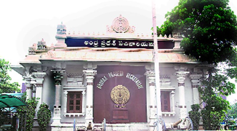 నిరుద్యోగులకు ఉద్యోగాలను కల్పించే ఉద్దేశ్యంతోనే ఉద్యోగుల రిటైర్మెంట్ వయోపరిమితిని 58 ఏళ్ల నుండి 55 ఏళ్లకు తగ్గిస్తూ నిర్ణయం తీసుకొన్నారు. ఈ నిర్ణయం వెనుక నాదెండ్ల భాస్కర్ రావు కీలకంగా ఉన్నారని ఈ సినిమాలో చూపించారు.