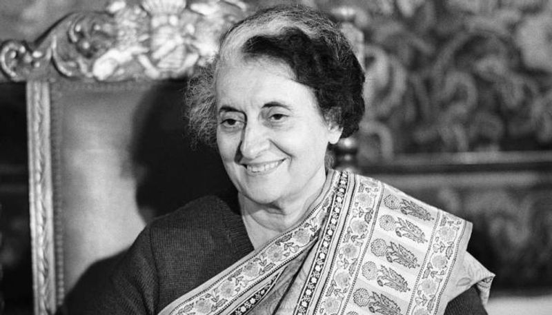 లంచం తీసుకొంటుండగా ఏకంగా ఓ మంత్రిని ఏసీబీకి ఎన్టీఆర్ పట్టించినట్టుగా ఈ సినిమాలో చూపించారు. తమ స్వంత పనులు కూడ చేసుకోలేకపోతున్నట్టుగా ఎమ్మెల్యేలు, మంత్రులు నాదెండ్ల వద్ద తమ బాధలను ఏకరువు పెడతారు. అయితే ఎమ్మెల్యేల సంతకాలను నాదెండ్ల భాస్కర్ రావు ముందుగానే తీసుకొంటారు. ఎమ్మెల్యేల డిమాండ్లను ఎన్టీఆర్కు విన్పించేందుకుగాను ఈ సంతకాలు తీసుకొన్నట్టుగా సినిమాలో చూపించారు. అదే సమయంలో రాష్ట్రానికి నిధులు, హక్కుల విషయంలో ప్రధానమంత్రితో ముఖ్యమంత్రి హోదాలో ఎన్టీఆర్ గొడవ పెట్టుకొని ఆ సమావేశాన్ని బైకాట్ చేస్తారు. రాష్ట్ర హక్కుల కోసం పోరాటం చేస్తానని ఎన్టీఆర్ ప్రకటించినట్టుగా సినిమాలో చూపించారు.