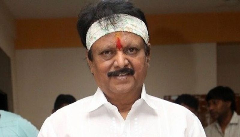 మెగాస్టార్ చిరంజీవి - బాలకృష్ణ - నాగార్జున - వెంకటేష్ వంటి స్టార్ హీరోలను డైరెక్ట్ చేసిన కోడి రామకృష్ణ హీరోయిన్ ఓరియెంటెడ్ సినిమాలను కూడా చేసి బాక్స్ ఆఫీస్ హిట్ అందుకున్నాడు.