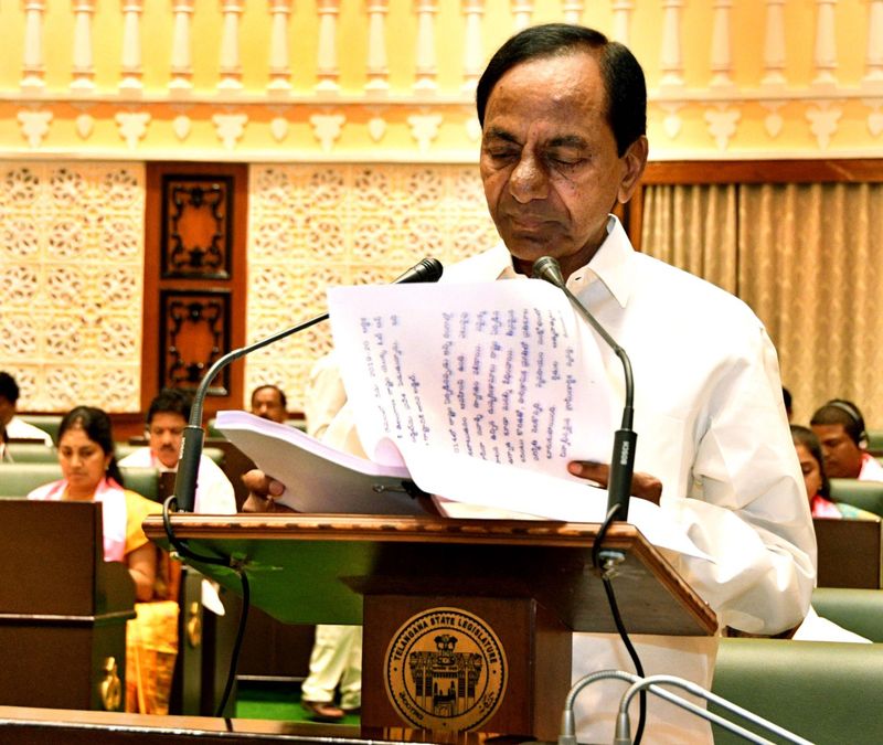 తొలిసారిగా బడ్జెట్ను ప్రవేశపెట్టిన కేసీఆర్(ఫోటోలు)
