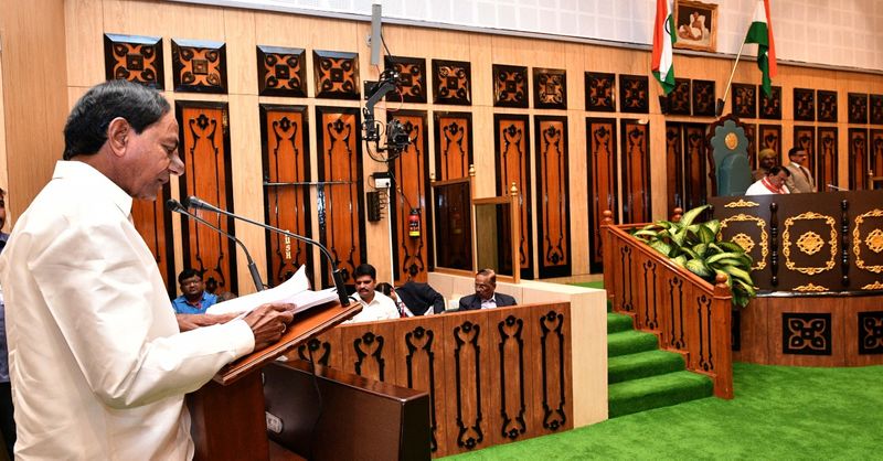 తొలిసారిగా బడ్జెట్ను ప్రవేశపెట్టిన కేసీఆర్(ఫోటోలు)