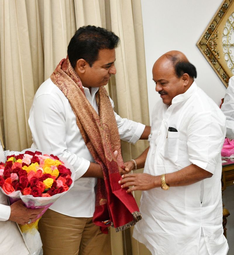 ఎమ్మెల్సీ ఎన్నికలు: కేటీఆర్తో టీఆర్ఎస్ అభ్యర్థులు