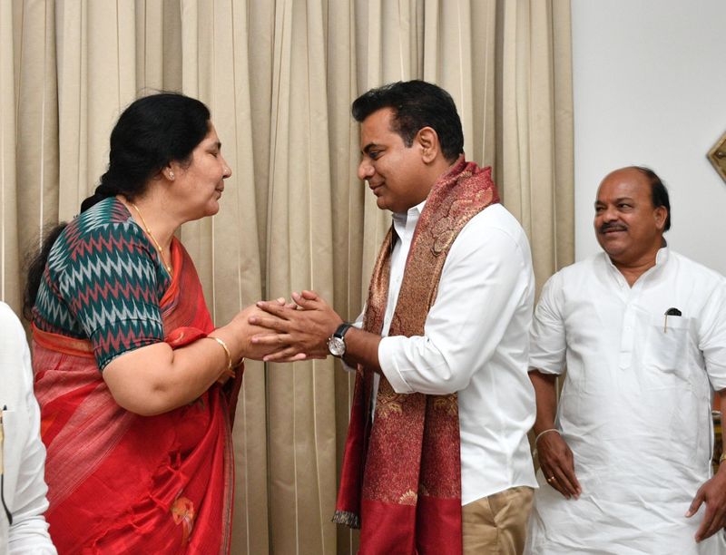 ఎమ్మెల్సీ ఎన్నికలు: కేటీఆర్తో టీఆర్ఎస్ అభ్యర్థులు