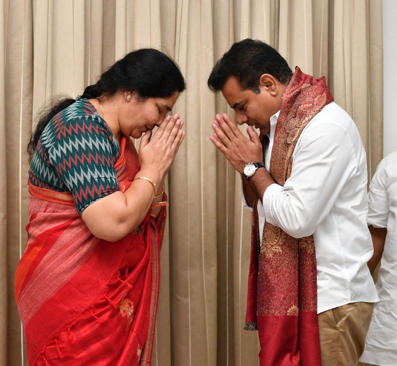 ఎమ్మెల్సీ ఎన్నికలు: కేటీఆర్తో టీఆర్ఎస్ అభ్యర్థులు
