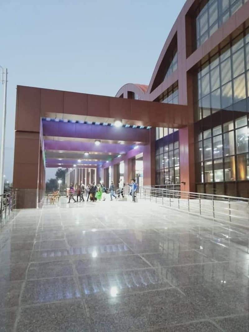 Along with the video, Goyal also wrote, “Varanasi’s Manduadih railway station is providing a new experience for passengers with its cleanliness and world class facilities.”