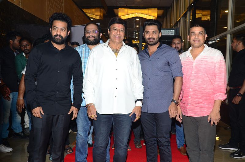 118 ప్రీ రిలీజ్ ఈవెంట్ ఫొటోస్ (తారక్ - బాలకృష్ణ )