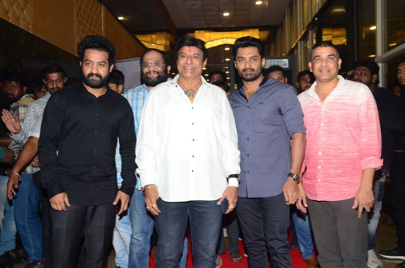 118 ప్రీ రిలీజ్ ఈవెంట్ ఫొటోస్ (తారక్ - బాలకృష్ణ )