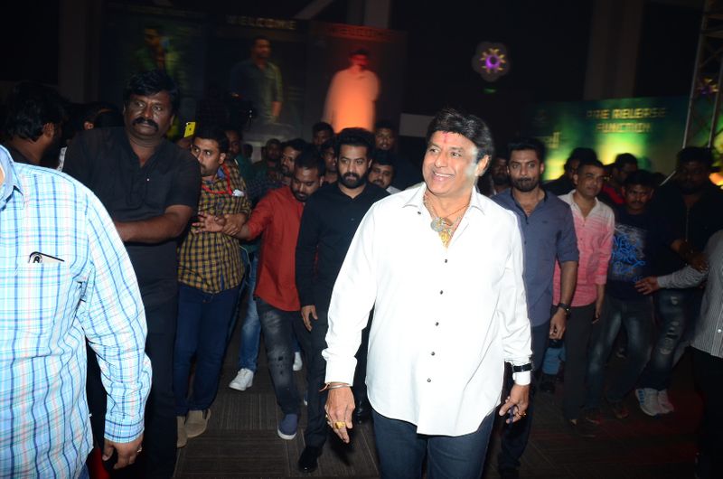 118 ప్రీ రిలీజ్ ఈవెంట్ ఫొటోస్ (తారక్ - బాలకృష్ణ )