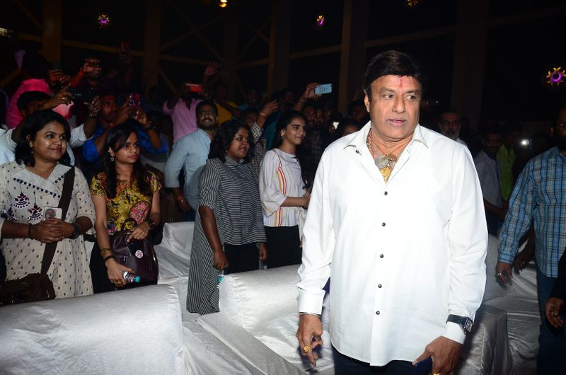 118 ప్రీ రిలీజ్ ఈవెంట్ ఫొటోస్ (తారక్ - బాలకృష్ణ )
