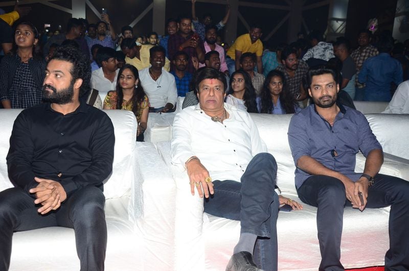 118 ప్రీ రిలీజ్ ఈవెంట్ ఫొటోస్ (తారక్ - బాలకృష్ణ )