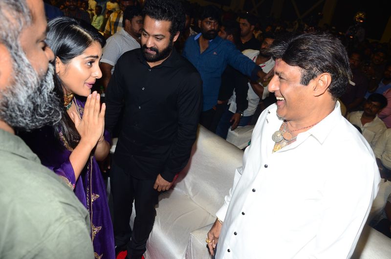 118 ప్రీ రిలీజ్ ఈవెంట్ ఫొటోస్ (తారక్ - బాలకృష్ణ )