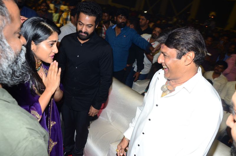 118 ప్రీ రిలీజ్ ఈవెంట్ ఫొటోస్ (తారక్ - బాలకృష్ణ )