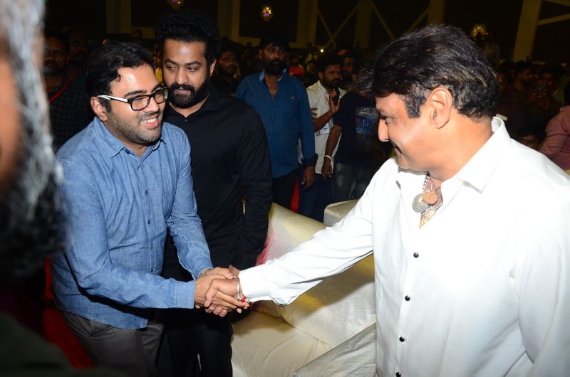 118 ప్రీ రిలీజ్ ఈవెంట్ ఫొటోస్ (తారక్ - బాలకృష్ణ )