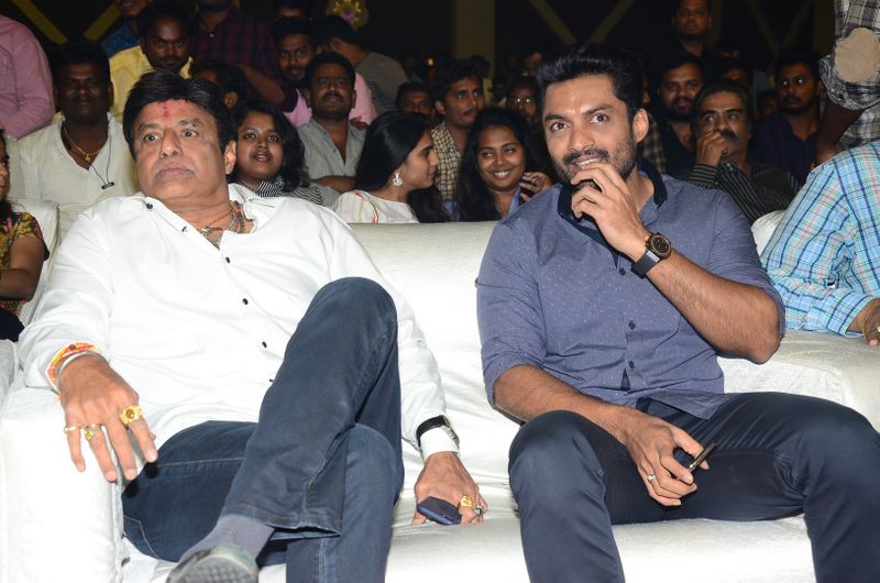 118 ప్రీ రిలీజ్ ఈవెంట్ ఫొటోస్ (తారక్ - బాలకృష్ణ )