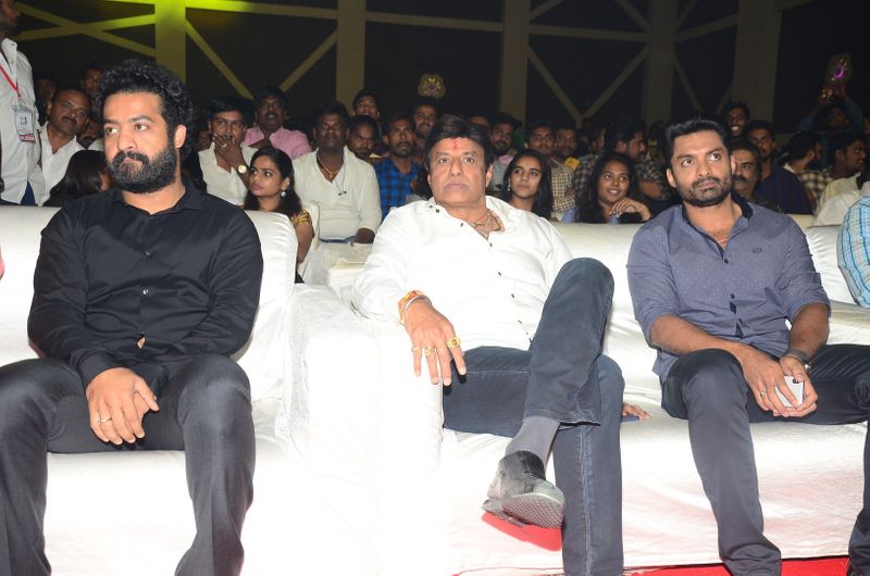 118 ప్రీ రిలీజ్ ఈవెంట్ ఫొటోస్ (తారక్ - బాలకృష్ణ )