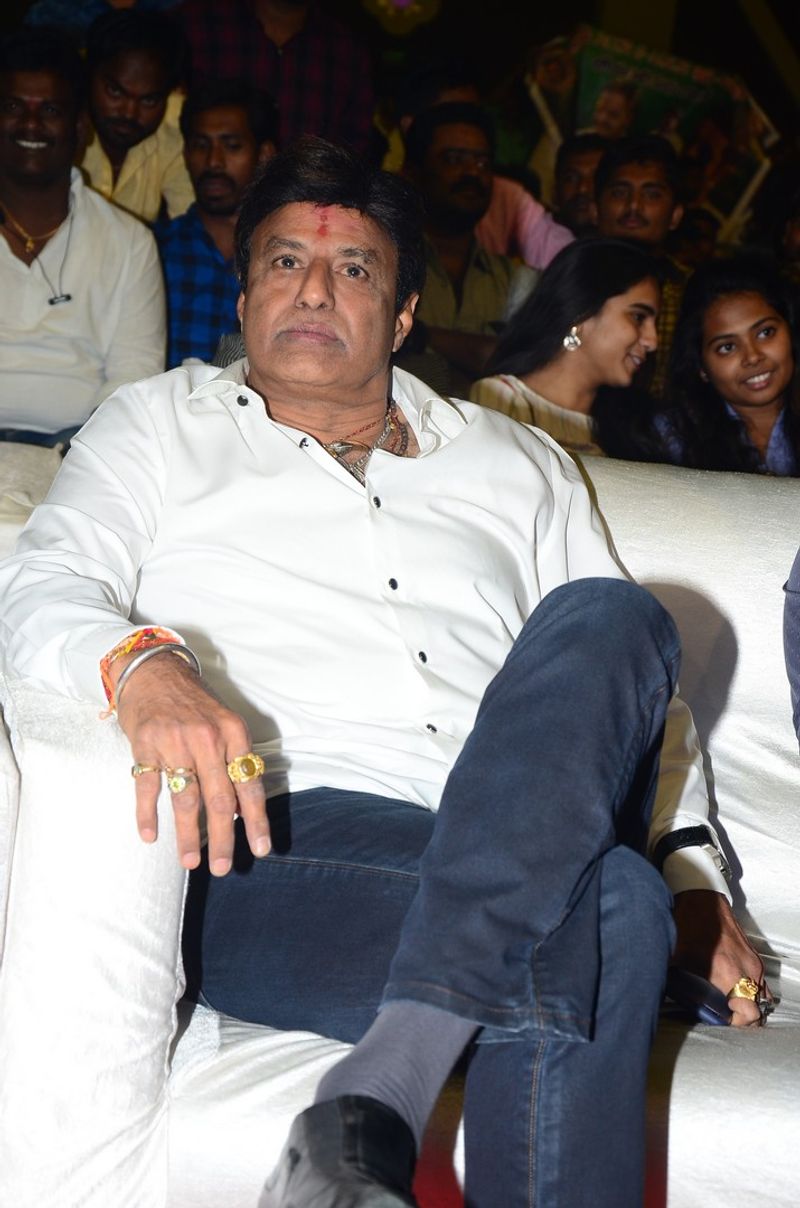 118 ప్రీ రిలీజ్ ఈవెంట్ ఫొటోస్ (తారక్ - బాలకృష్ణ )