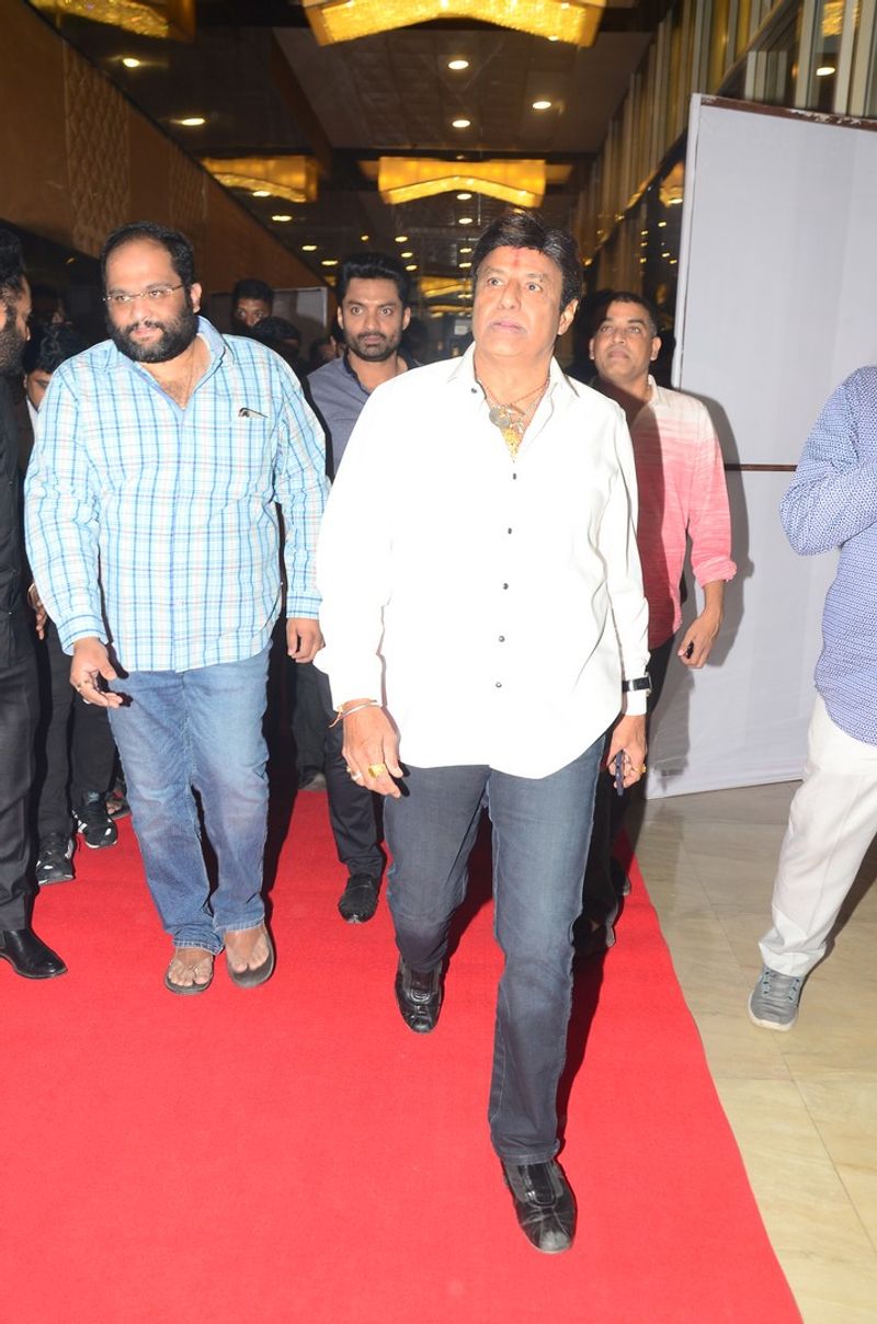 118 ప్రీ రిలీజ్ ఈవెంట్ ఫొటోస్ (తారక్ - బాలకృష్ణ )