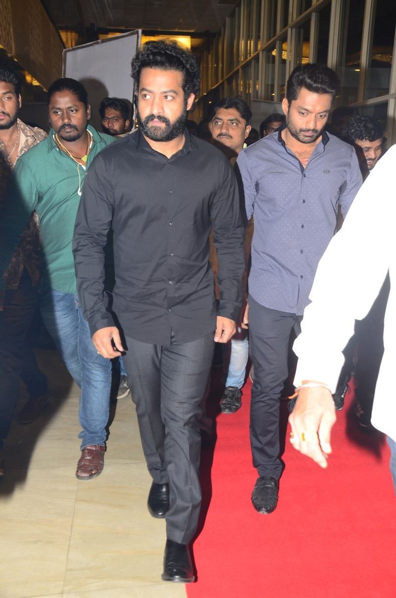 118 ప్రీ రిలీజ్ ఈవెంట్ ఫొటోస్ (తారక్ - బాలకృష్ణ )