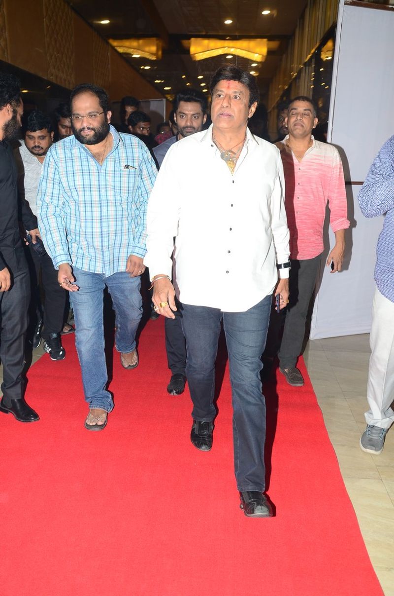 118 ప్రీ రిలీజ్ ఈవెంట్ ఫొటోస్ (తారక్ - బాలకృష్ణ )