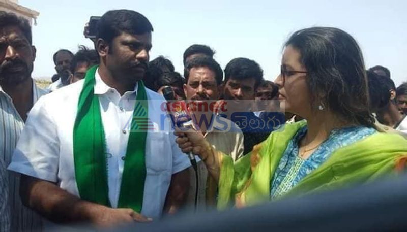 రాష్ట్రంలో కరువు నేపథ్యంలో రైతుల కష్టాలపై, రైతుల ఆత్మహత్యలపై అధ్యయనం పేరుతో రేణూ దేశాయ్ ఆంధ్రప్రదేశ్ రాష్ట్రంలో కాలు పెట్టారు. ముఖ్యమంత్రి నారా చంద్రబాబుపై తీవ్రమైన వ్యాఖ్యలు చేశారు. చంద్రబాబు ప్రభుత్వానికి రైతుల ఉసురు తగులుతుందని ఆమె శాపనార్థాలు పెట్టారు.