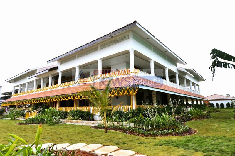 అమరావతిలో సతీమణితో కలిసి జగన్ గృహ ప్రవేశం