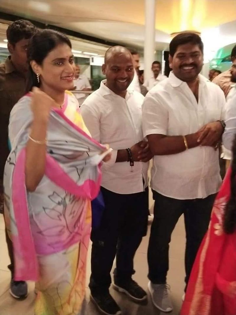 అమరావతిలో సతీమణితో కలిసి జగన్ గృహప్రవేశం (ఫొటోలు)
