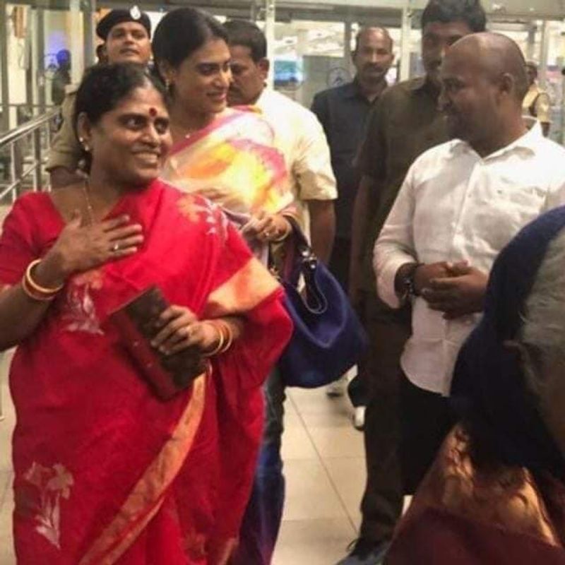 అమరావతిలో సతీమణితో కలిసి జగన్ గృహప్రవేశం (ఫొటోలు)