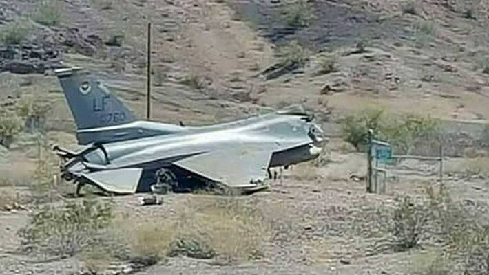 India shoots down Pakistani F-16 India shoots down Pakistani F-16