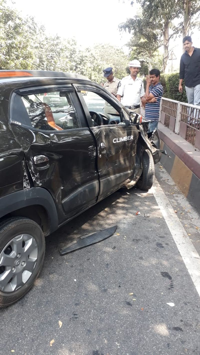 ఢీకొట్టిన లారీ: విలేకరి కారు తుక్కు తుక్కు