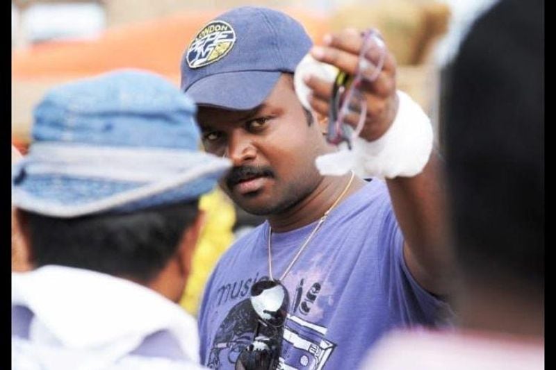 బొమ్మరిల్లు భాస్కర్: బొమ్మరిల్లు పరుగు సినిమాతో బాగానే పైకొచ్చిన భాస్కర్ ఆరెంజ్ సినిమాతో కోలుకోలేని దెబ్బ తిన్నాడు. ఒంగోలు గిత్త ప్లాప్ తరువాత మళ్ళీ కనిపించలేదు. చాలా మంది హీరోల చుట్టూ తిరిగాడు. కానీ ఎవరు ఒప్పుకోలేదు. ప్రస్తుతం అఖిల్ తో చేసే ఛాన్సెస్ ఉన్నట్లు టాక్