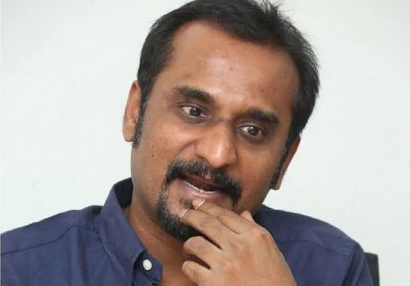 దేవకట్టా: వెన్నెల సినిమాతో అలాగే ప్రస్థానం సినిమా ఈ దర్శకుడి స్థాయిని పెంచేశాయి. అందుకే బాహుబలి ఫస్ట్ పార్ట్ స్క్రిప్ట్ రైటర్ గా అవకాశం దక్కింది. కానీ మనోడితో సినిమా చేయడానికి ఇప్పుడు ఎవరు ఇంట్రెస్ట్ చుపడం లేదు. ఆటోనగర్ సూర్య - డైనమైట్ సినిమాల రిజల్ట్ దేవాకట్టా కెరీర్ మీద దెబ్బేశాయి. ప్రస్తుతం వెబ్ సిరీస్ లపై దేవకట్ట ద్రుష్టి పెడుతున్నారు.