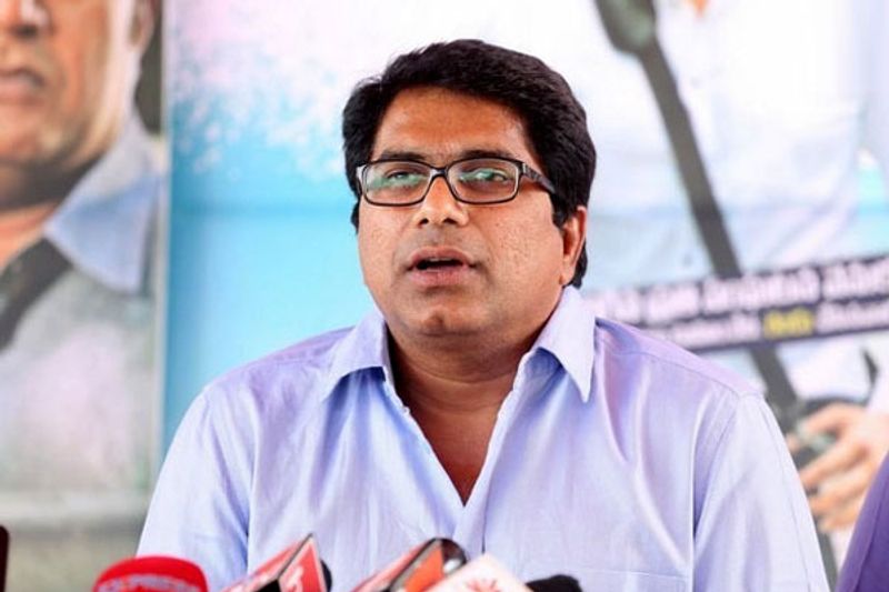 దశరథ్: సంతోషం - మిస్టర్ పర్ఫెక్ట్ సినిమాలతో బాక్స్ ఆఫీస్ హిట్స్ అందుకున్న ఈ సీనియర్ దర్శకుడికి కూడా ఇప్పుడు అవకాశాలు దక్కడం లేదు. శౌర్య సినిమాతో బిగ్గెస్ట్ డిజాస్టర్ తరువాత మరో అవకాశం అందుకోలేదు.