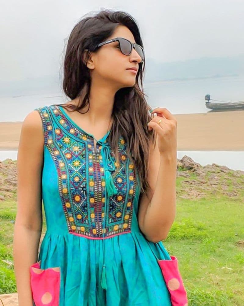 (Courtesy Instagram)యాంకర్ వర్షిని లేటెస్ట్ ఫోటోలు