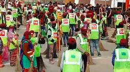 10000 sanitation workers made world record in prayagraj